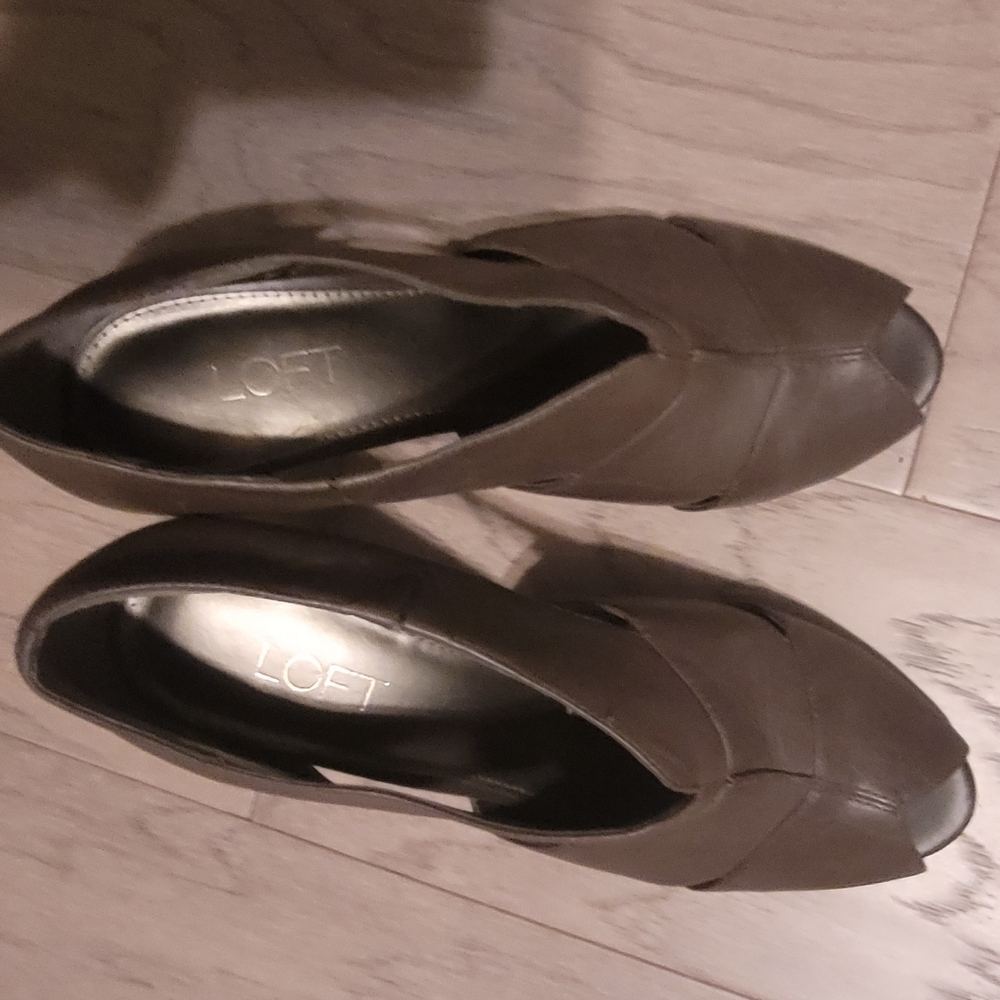 Heels - Picture 3 of 3